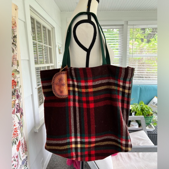 Handmade wool tote. Red interior with nylon handles and western coin purse. - Picture 1 of 7